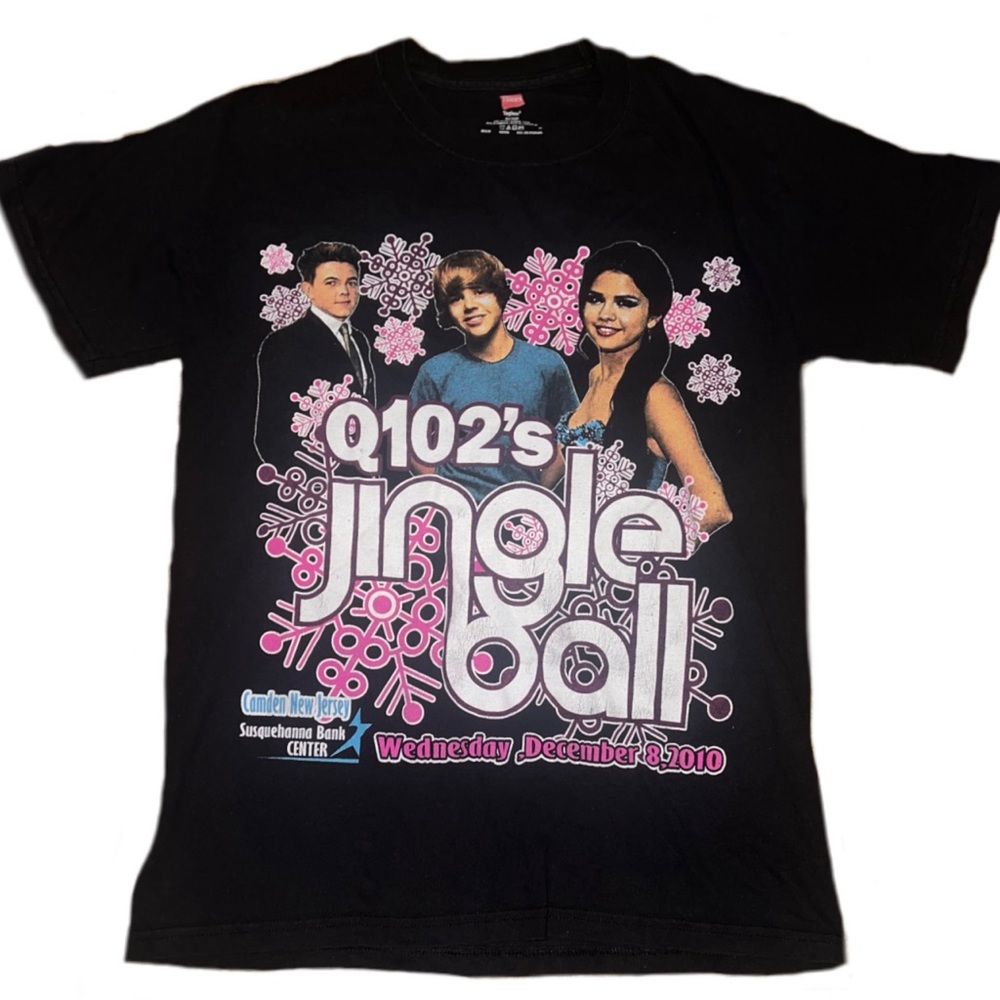 Early 2000s jingle ball tee shirt